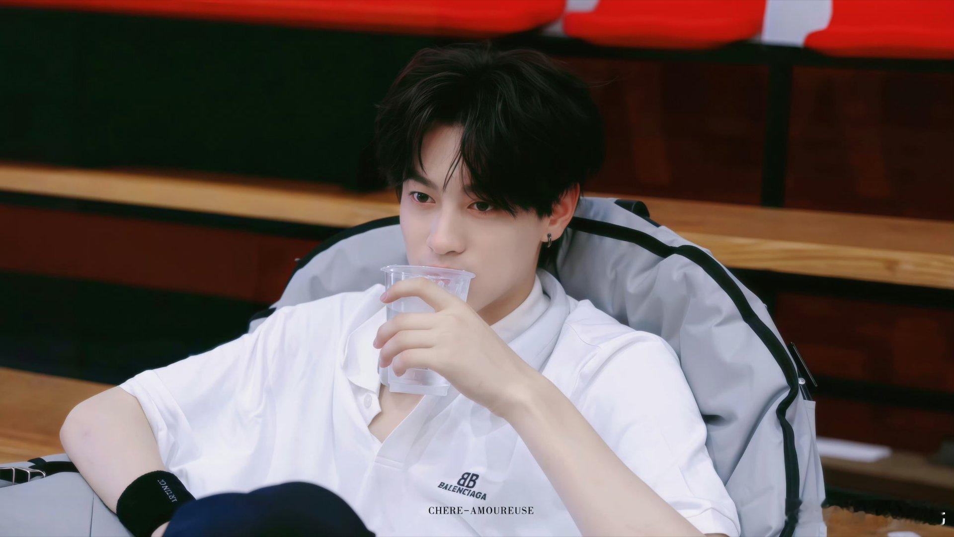 txn 风是自由的，带我们奔赴远方. 𝐓𝐡𝐞 𝐰𝐢𝐧𝐝 𝐢𝐬 