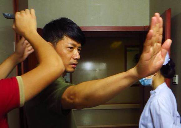 看段奕宏这样，手或者脸就想凑上去了（） ​​​