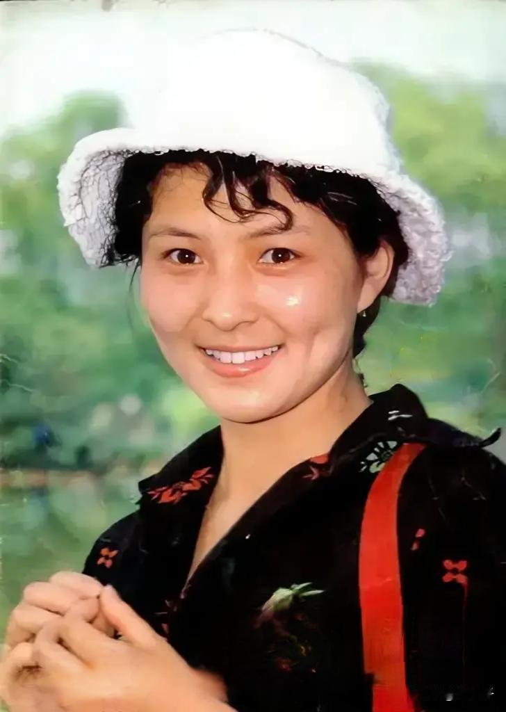 中国电影史人物之第1406位，李羚（1958年12月30日一）生于上海。
197