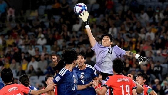 重磅！朝鲜女足时隔13年重返世界杯，附加赛4-0完胜晋级
 
这场比赛直接决定了