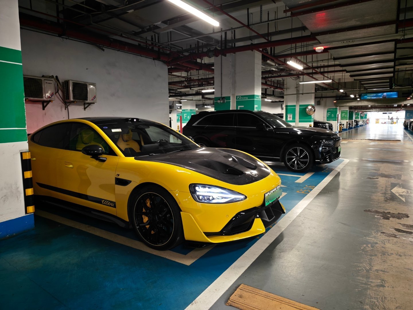 我这台小米su7ultra 舒适的配置（冰箱，天幕）一个没选，然后把碳纤维能选的