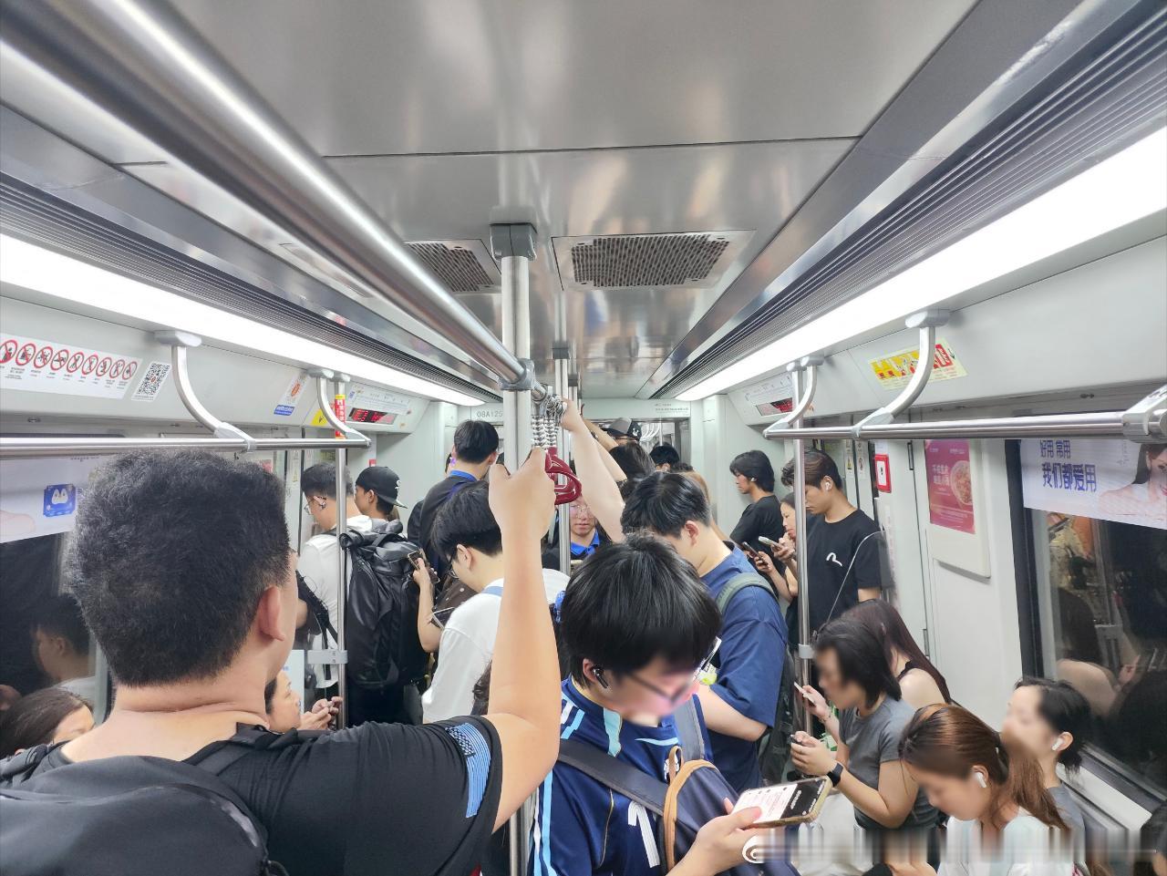 广州地铁网友：2026年7月19日（周日）23：17广州地铁2号线（6A）江南西