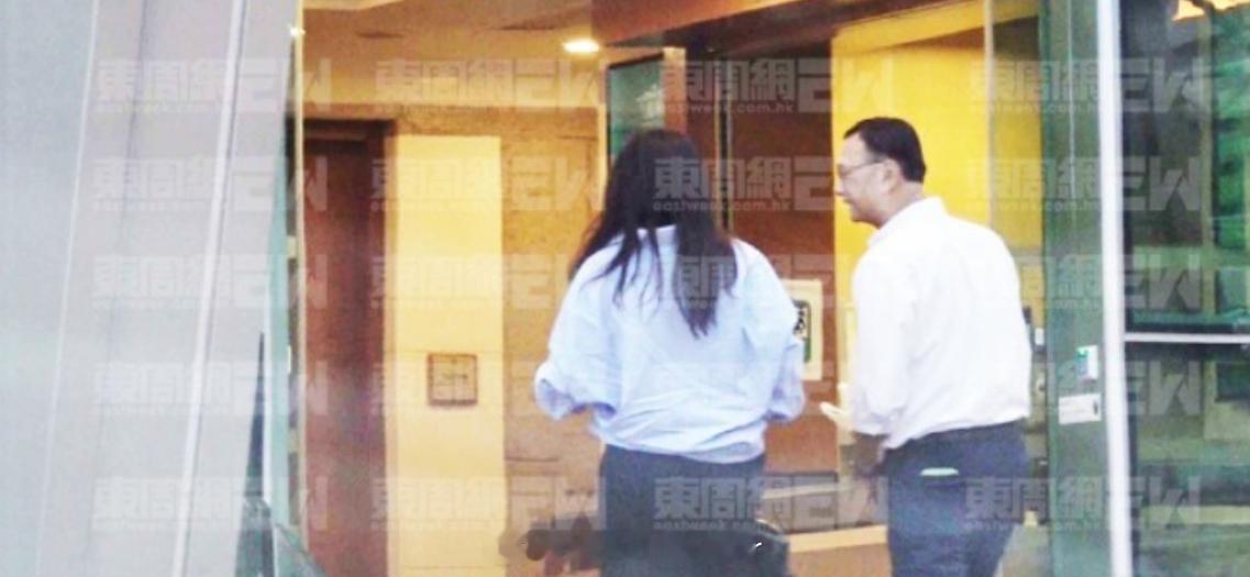廖碧儿恋情廖碧儿吕礼章结伴出行 据港媒，近日被拍到和吕礼章结伴出行，疑似新恋情曝