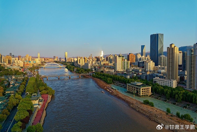 为什么一定要去一次兰州？一半丝路历史厚重，一半人间烟火滚烫。走进甘肃省博物馆，和