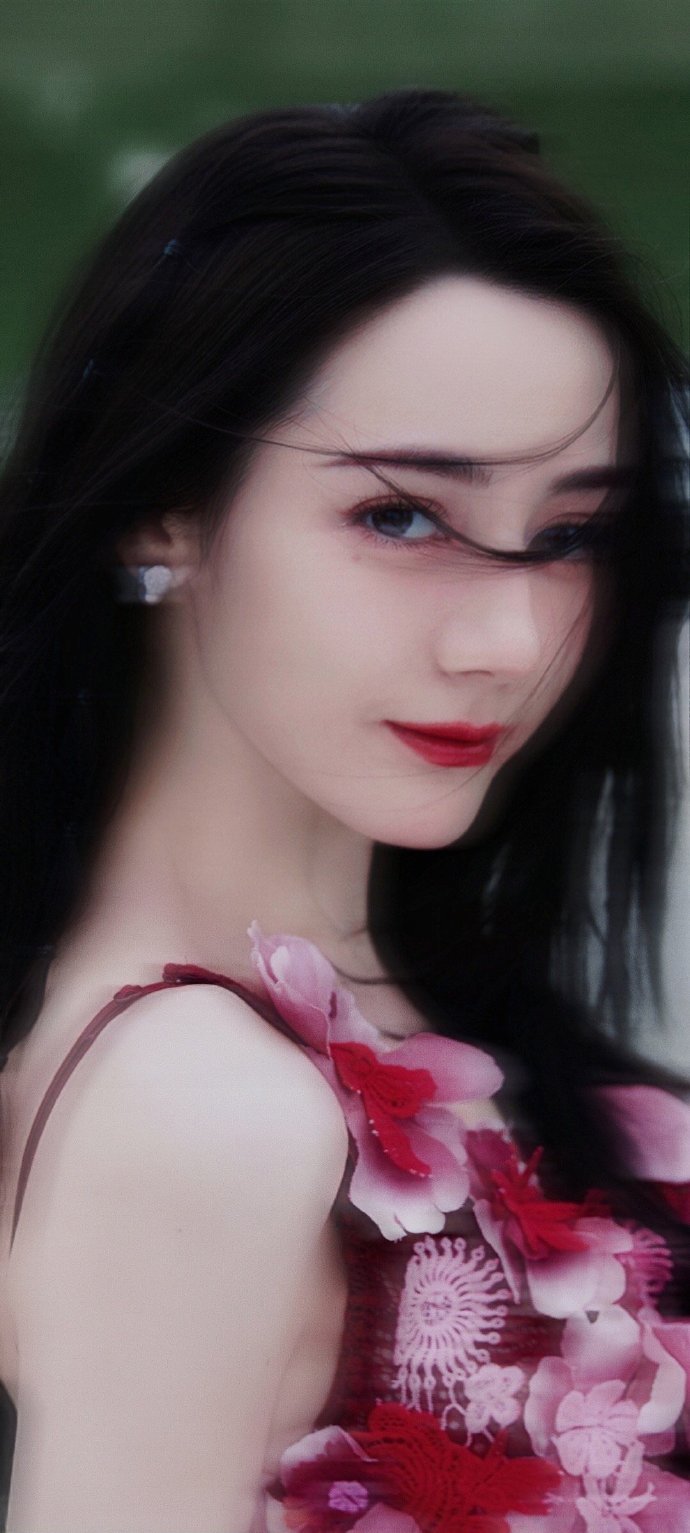 迪丽热巴美神效应的含金量还在上升🆙，果然大家都爱看👀美人[好爱哦]愚人节站姐