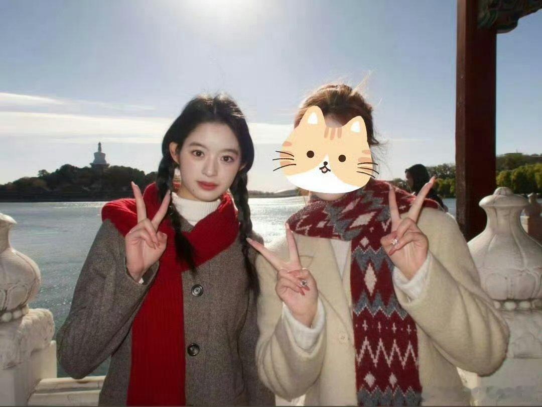 北海公园偶遇黄杨钿甜拍摄好美啊～双麻花好可爱啊 状态好好哦 漂亮宝宝