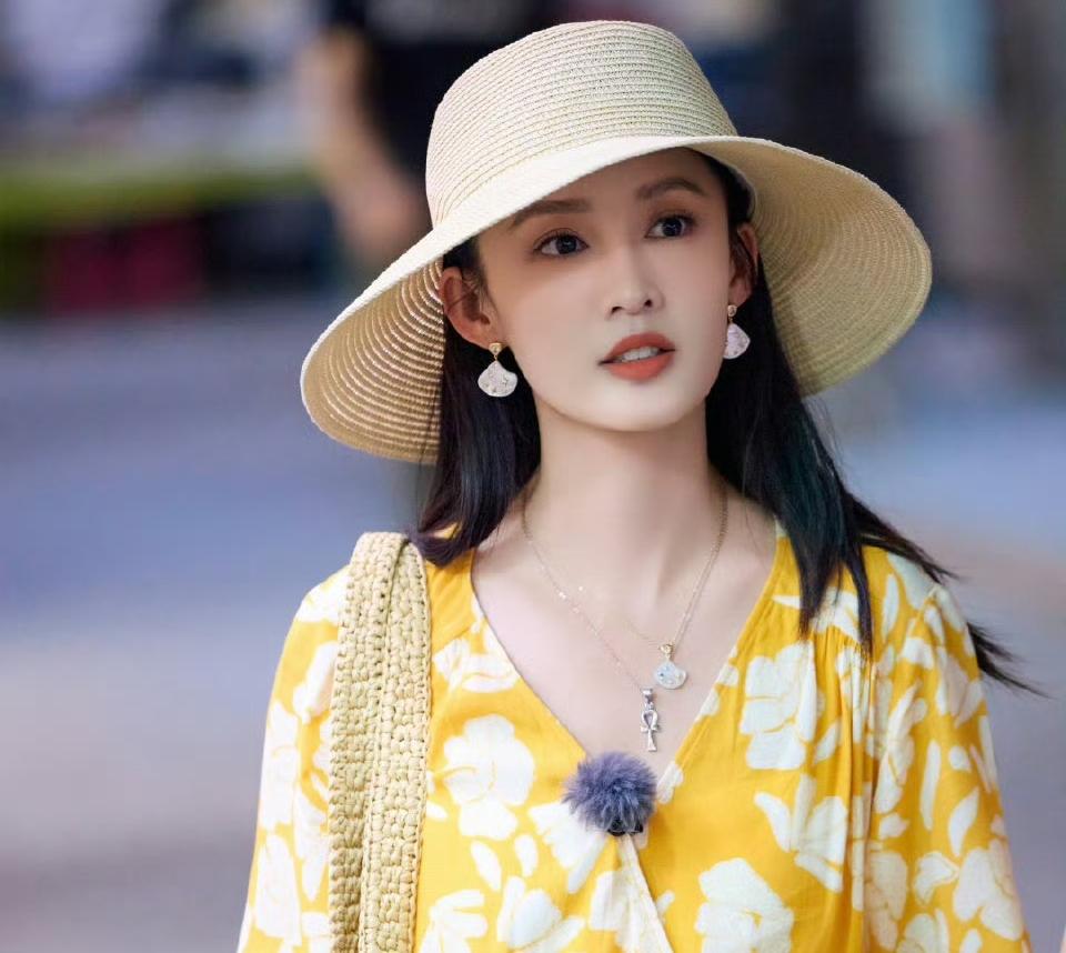 李沁《去有风的地方》氛围感太棒了! 有没有人跟我一样，刷到李沁在花少电车上吹风那