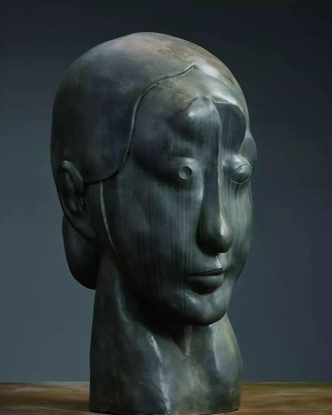 巾帼英雄秋瑾一腔热血赴国难，以生命践行对国家与民族的担当，这样的烈士是民族的脊梁