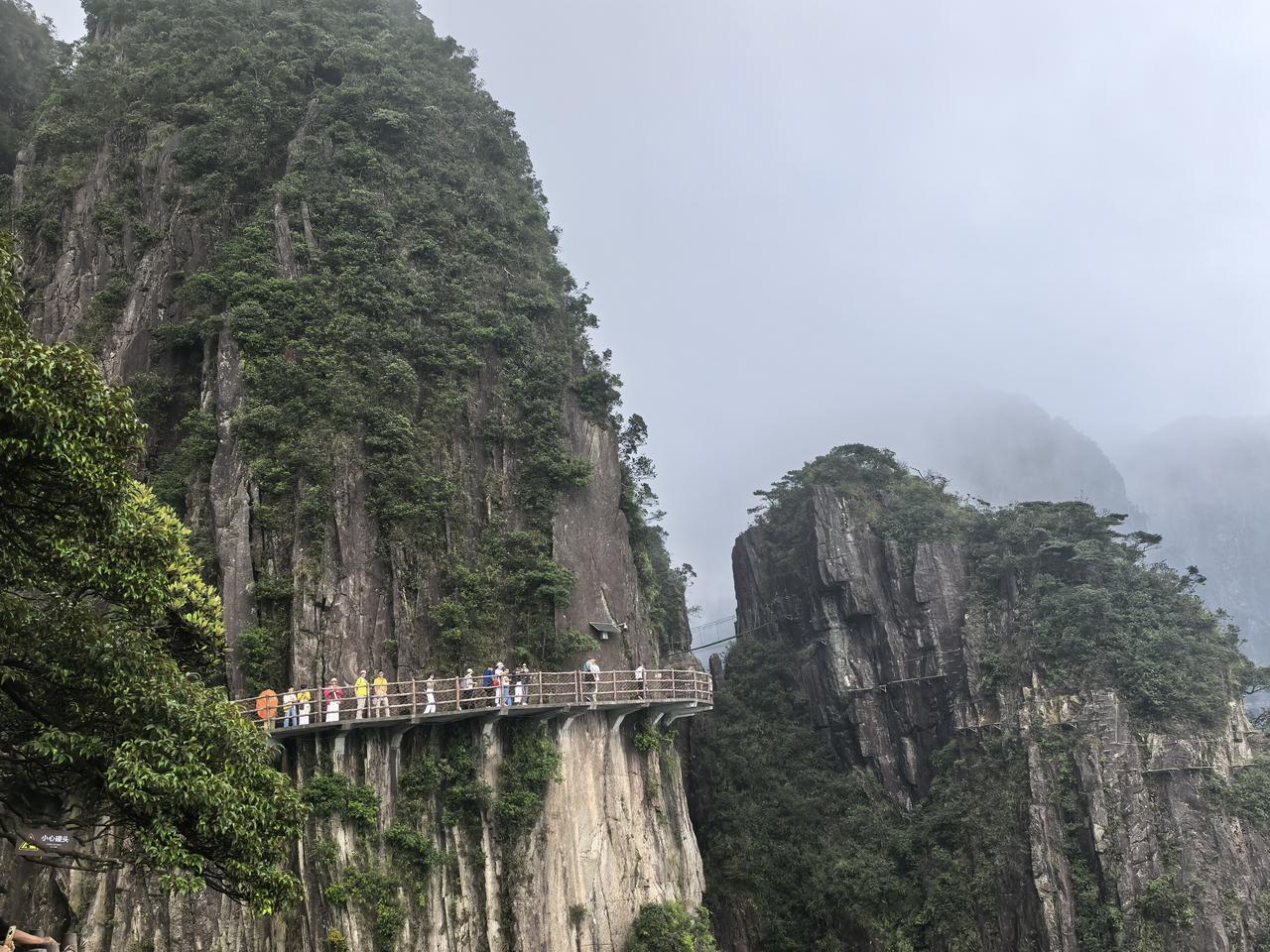 景区免门票或是半价，感觉花不了多少钱，其实，景区交通费才是大头。
      可