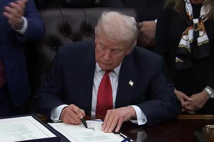 美国25%关税今日生效，半导体产业迎“世纪博弈”！ 
1月15日起，美国白宫官宣