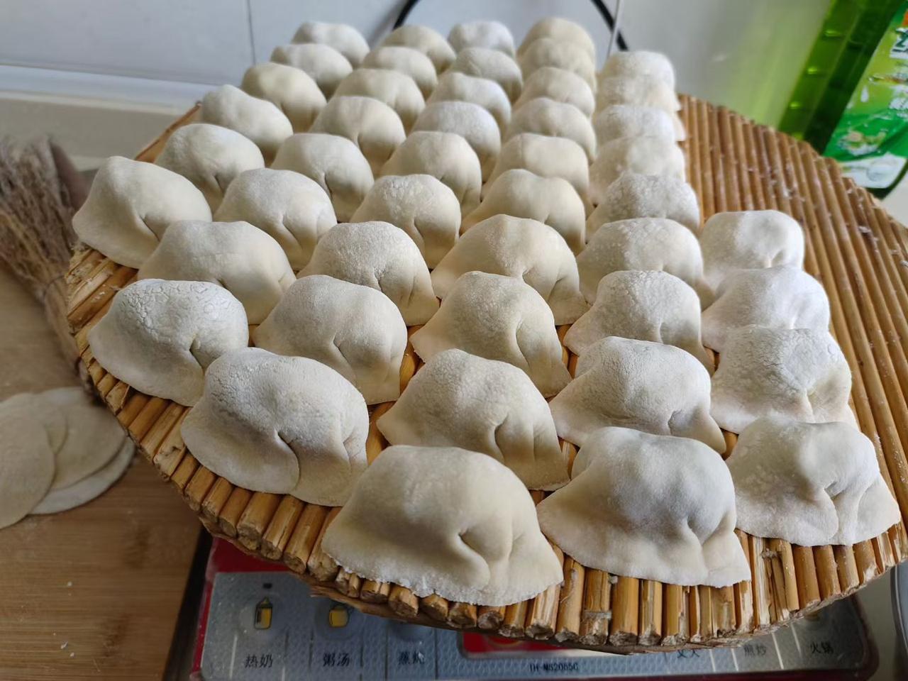 春天的第一口鲜，香喷喷的荠菜饺子🥟