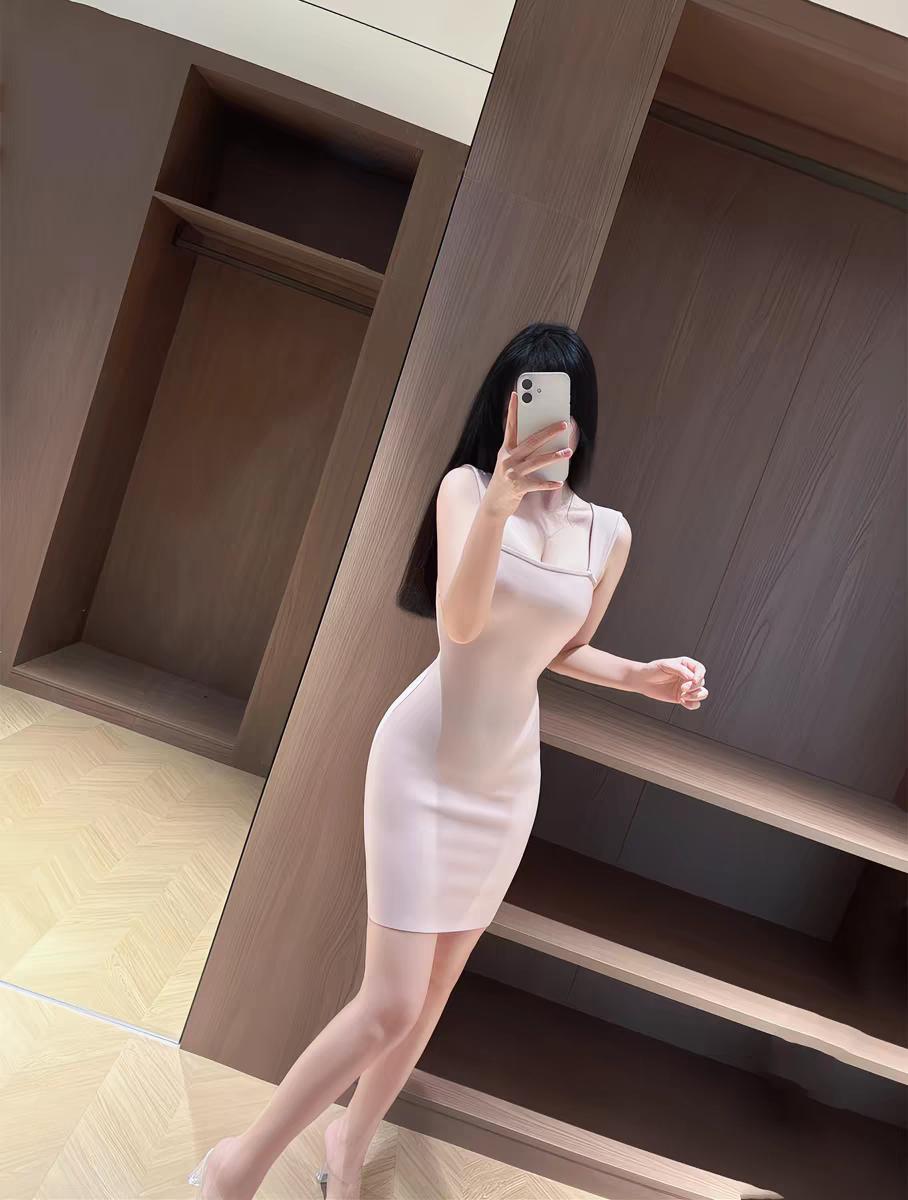 简约高级曲线修身气质背心连衣裙！