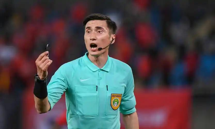 这事儿说白了，就是足协自己把自己搞尴尬了。北京国安申诉裁判漏判点球，足协认错了，