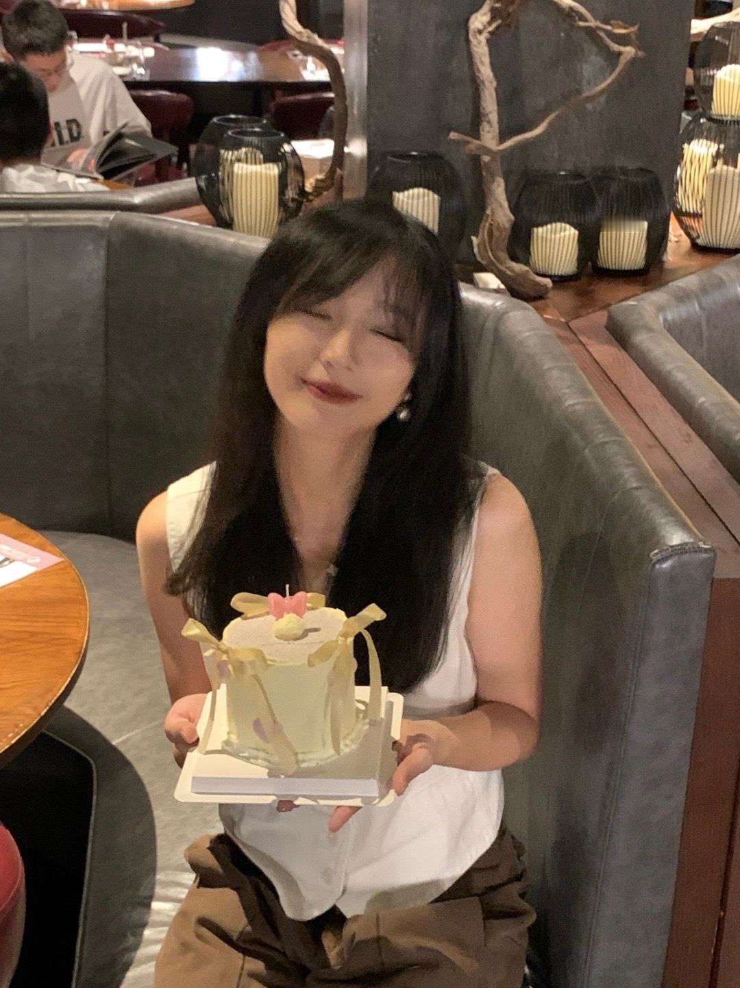每天都快乐！今天是生日快乐🎂 ​​​