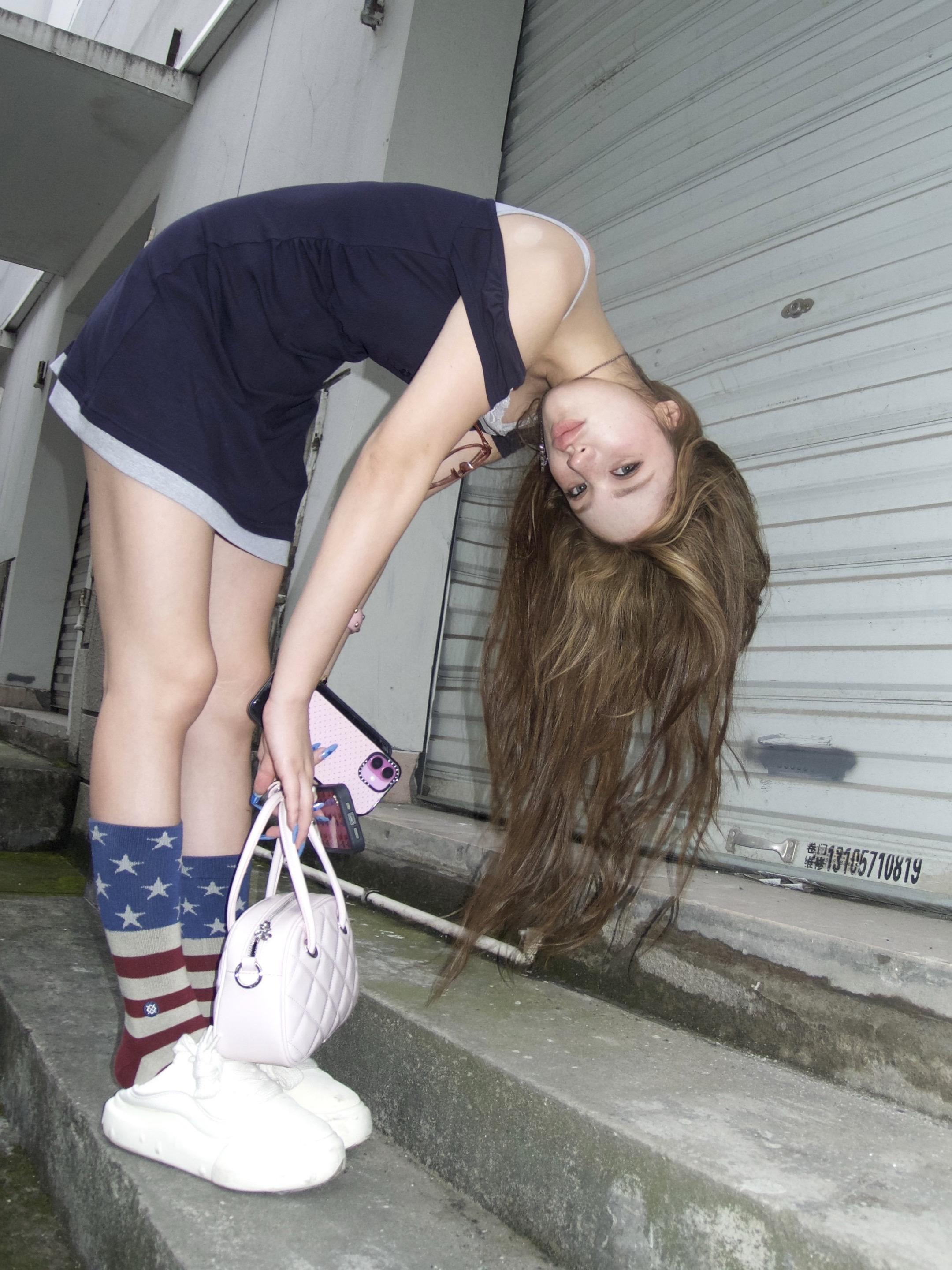 水池里面银龙鱼。