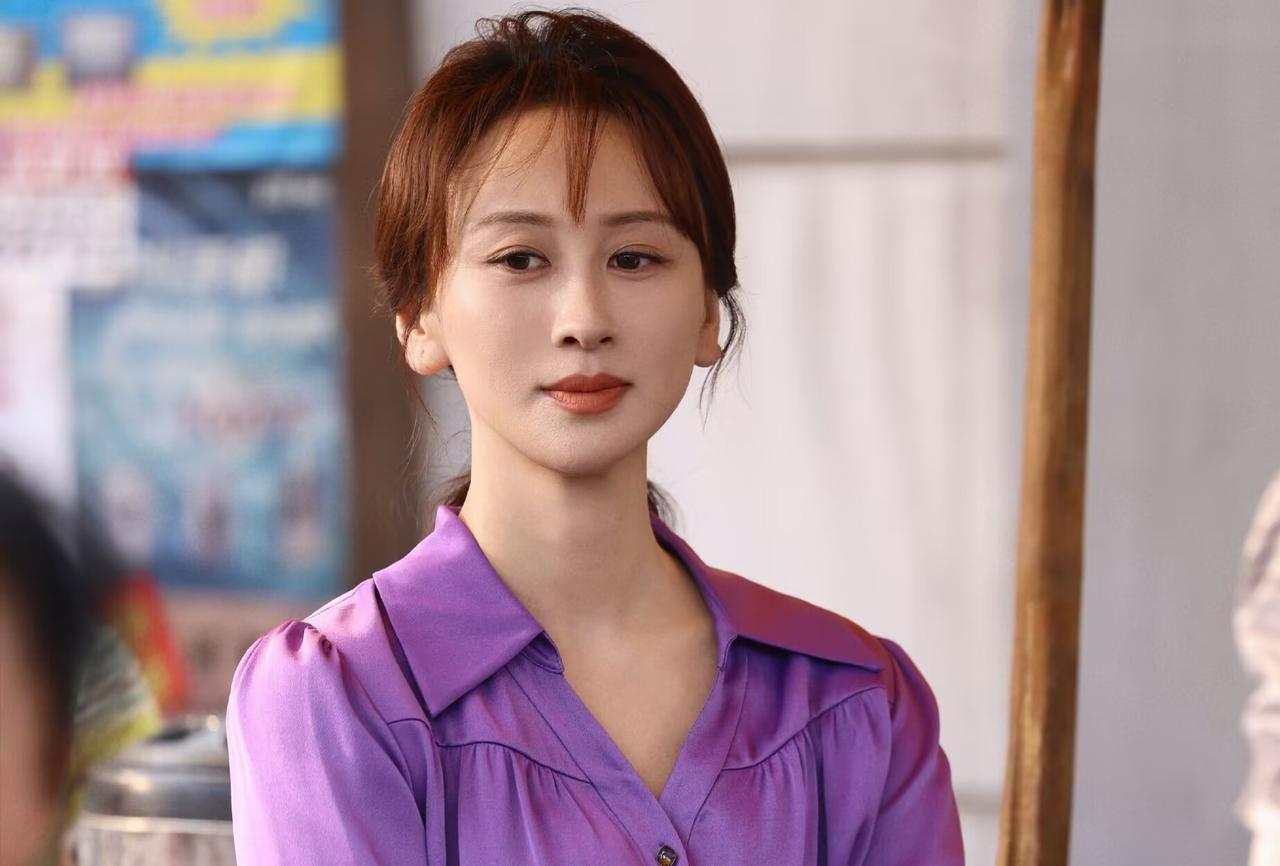 还以为她是想弥补女儿，让她好好玩呢，结果是为了她自己玩。

热播剧《野狗骨头》里