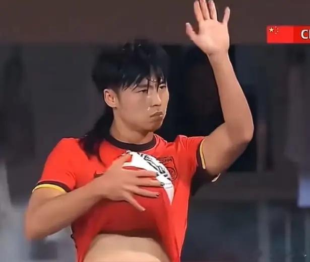 不难理解！U22国足0:0乌兹别克斯坦，汪仕钦做出如此报复性动作，真实原因真的无