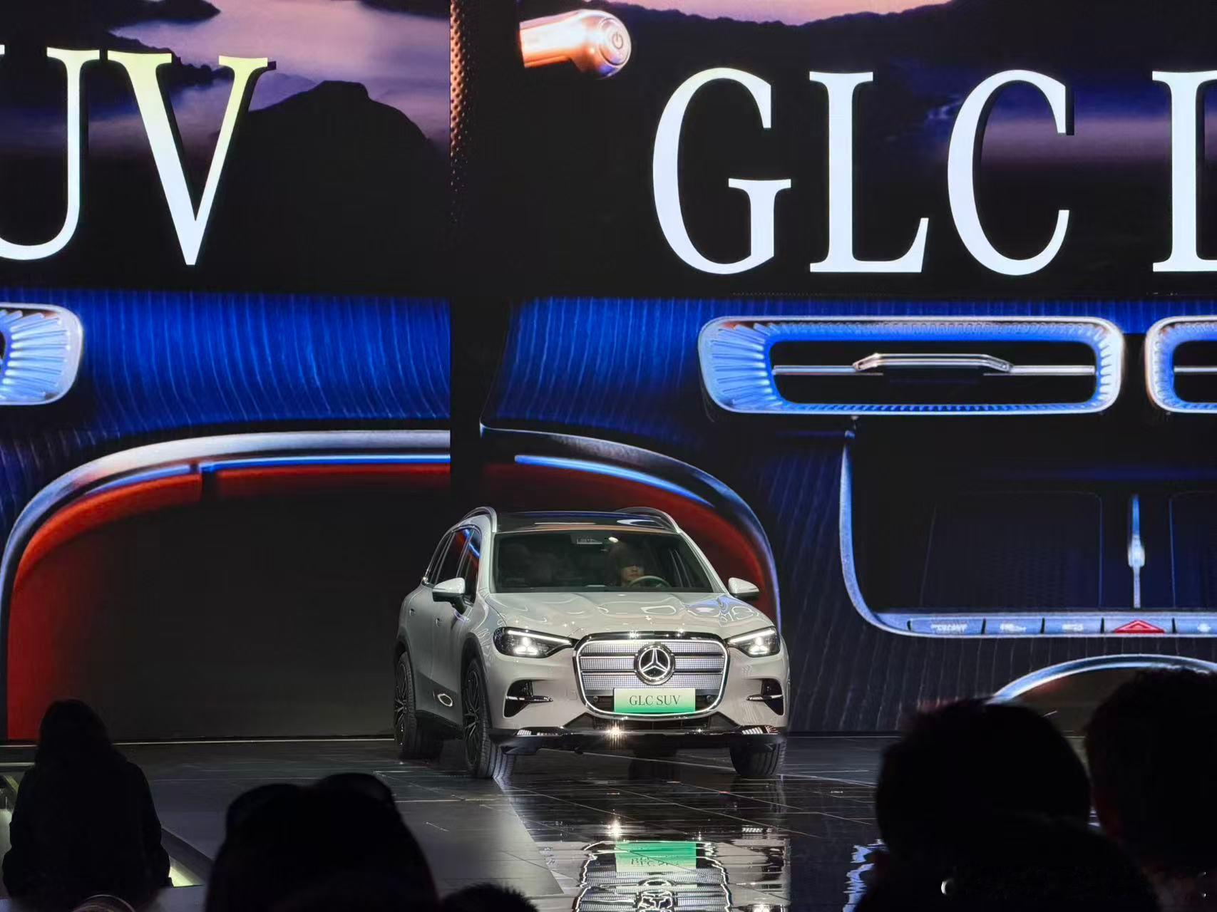 胖哥汽车频道全新奔驰纯电GLC 奔驰首款基于MB.EA纯电平台打造的国产车型——