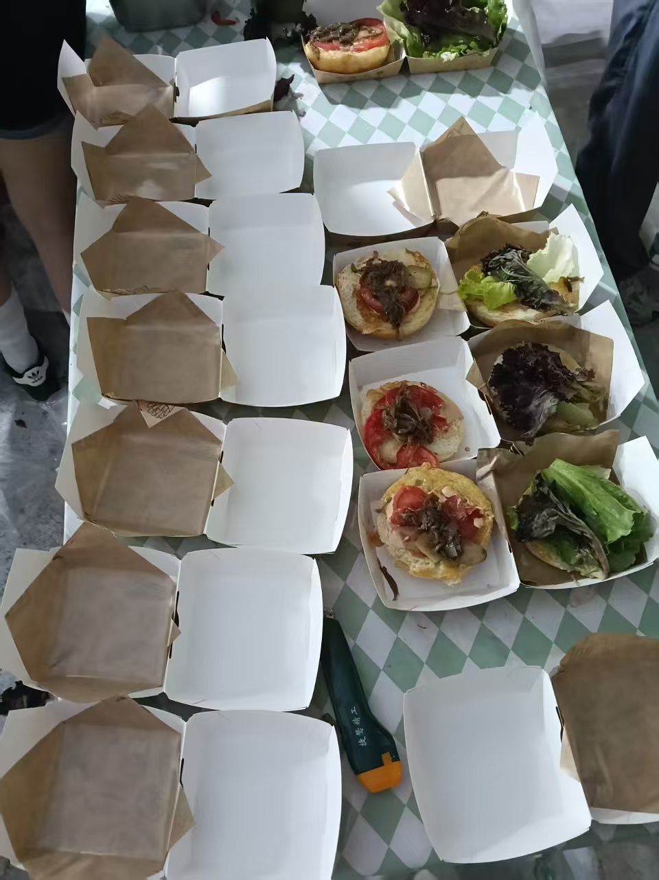 给台儿庄工作人员点了80个汉堡 王琳凯你咋这么好啊小鬼王琳凯新专辑魁 😈小鬼把