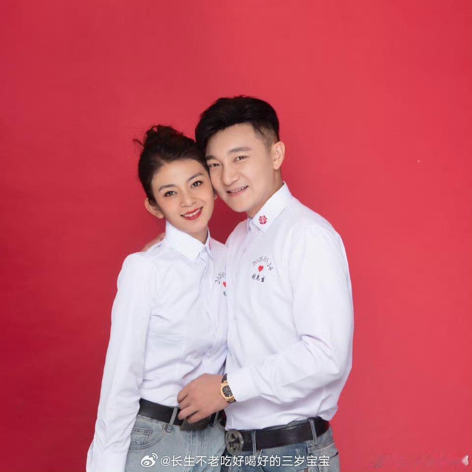 谈莉娜刘正飞官宣怀孕恭喜娜娜，从“我”变成了“我们”。这是最美的官宣文案，也是最