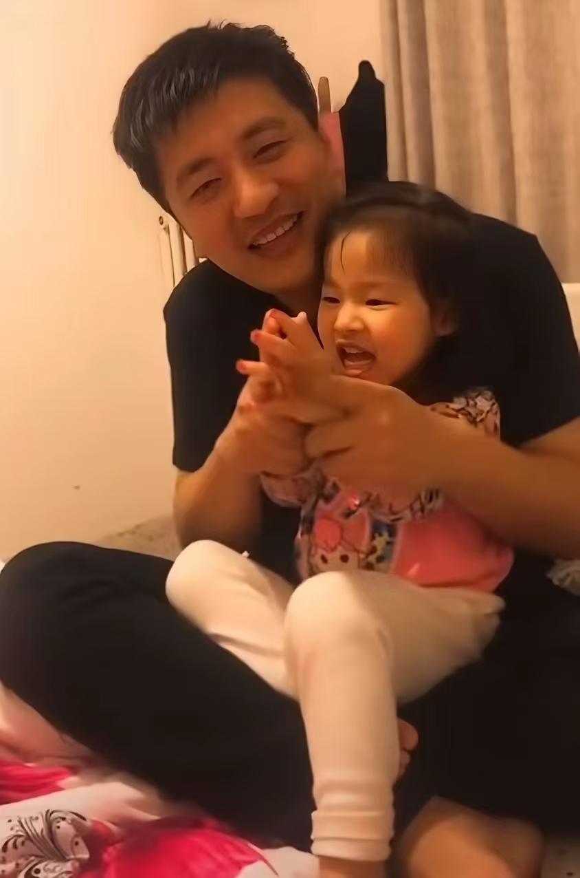 你说你，大中午非跑什么步啊。身边缺个懂医学常识的枕边人，提醒他养生，督促他注意身