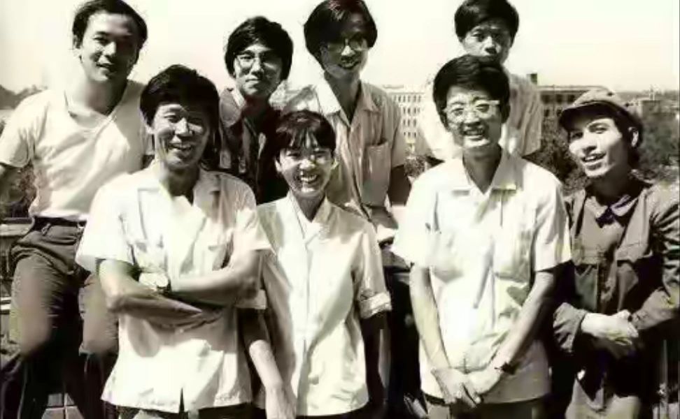 阿城是北京人，中学还没念完，大革命便开始，19岁那年被下放山西插队。为了摆脱困境...