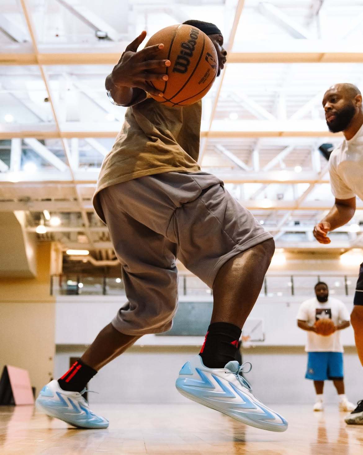 爱德华兹上脚AE3爱德华兹三代看着眉清目秀球鞋nba