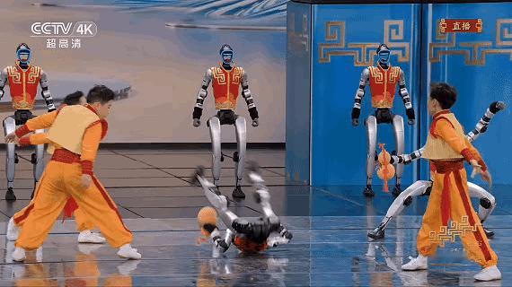 机器春晚：将要了传统春晚的命！

中国具身机器人的迭代速度太快了，虽然表演的背后