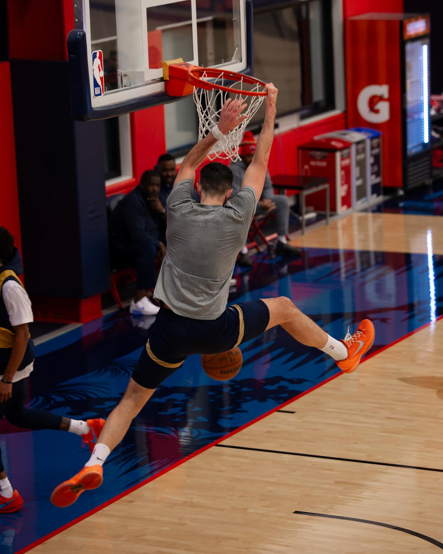 3胜22负西部倒一！鹈鹕官方发布训练照：普尔、卢尼出镜