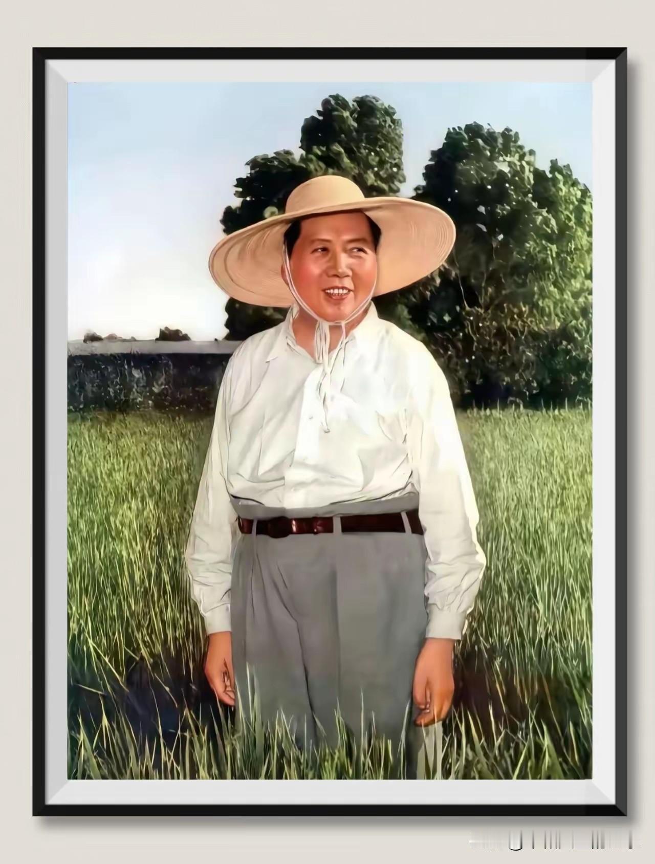 歌词：
东方红，太阳升，中国出了个毛主席[祈祷][祈祷][祈祷][祈祷][祈祷]
