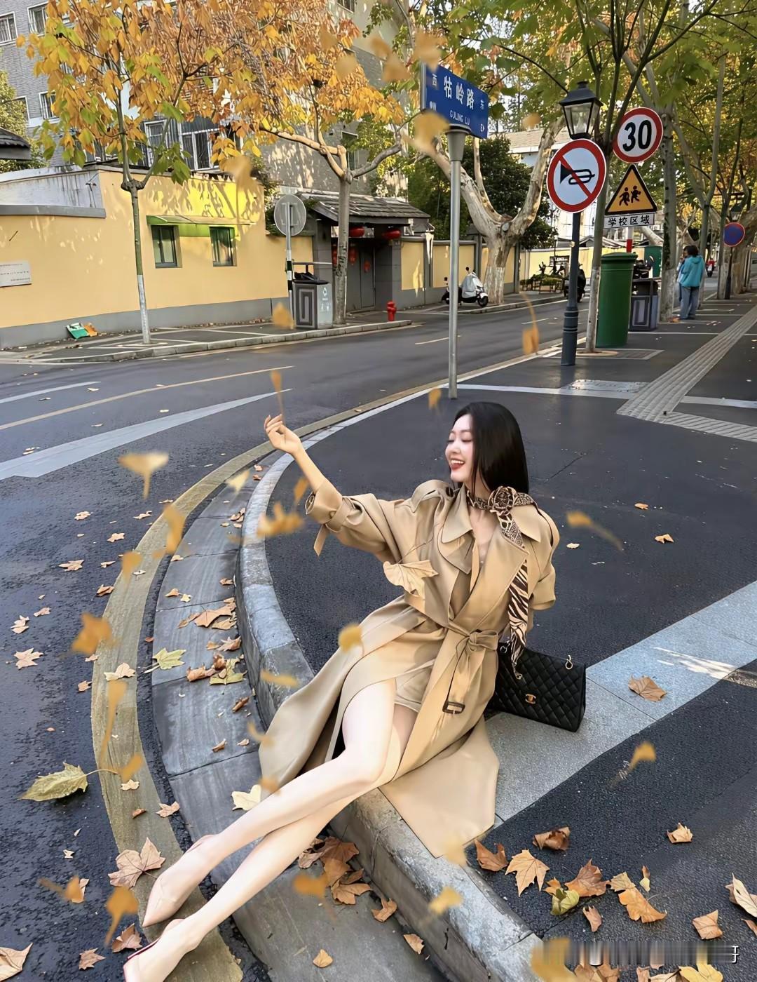我其实也很后悔在大学或者是读研期间没有把女朋友或者婚姻给搞定，现在进入社会以后发