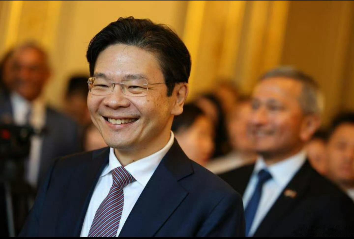 新加坡总理谈及台海问题时称，西方不应该片面要求北京不能动武，也要警惕岛内的独立倾