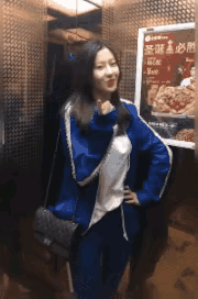 猜猜看，她是不是学生？