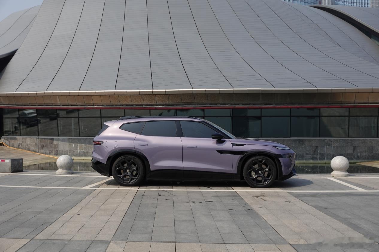 大众这波郭培合作审美在大气层   与众08新车上市起售价22.99万起，光天价格