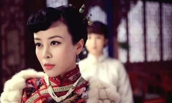 1905年，小有成就的吴佩孚回家探亲，老母亲逮着这个千载难逢的机会，让儿子娶了邻