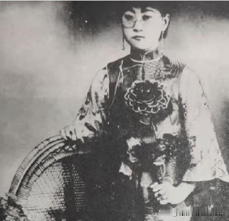 张作霖六位夫人之中，为何唯独五夫人张寿懿最受器重？