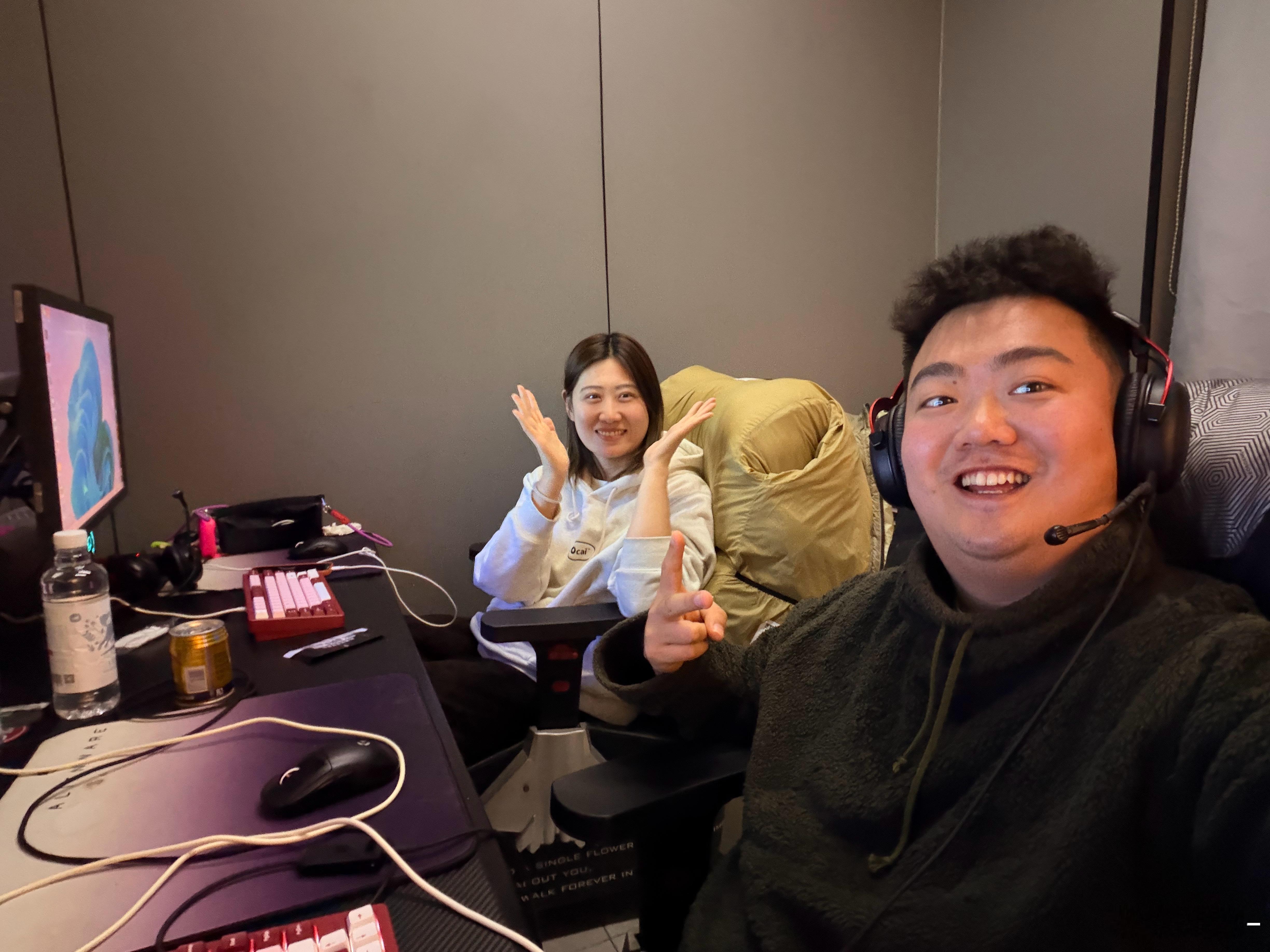 我司企业文化不论男女同事，出差期间有空了必去网吧哈哈哈 