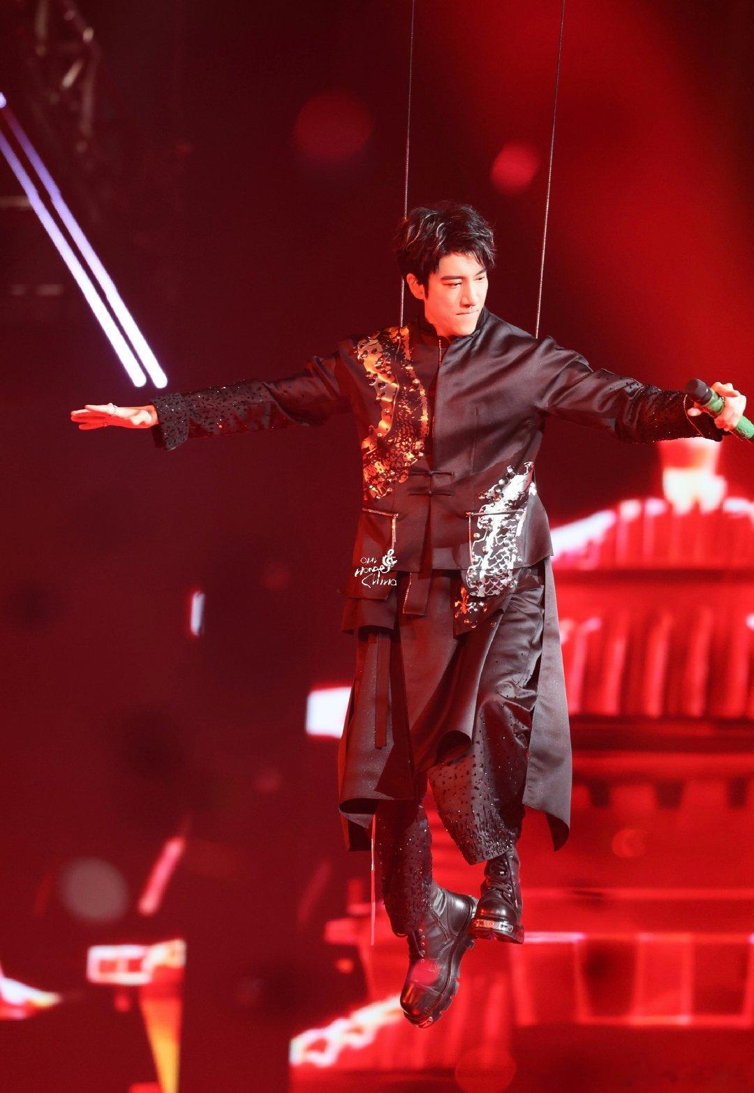 王力宏的歌好听不好唱具象化了声鸣远扬耳朵福利实锤，嗓子噩梦也实锤！张卓尔把王力宏