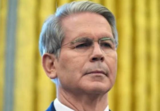 [浮云]美国财长在采访中称，中国是历史上独一无二、前所未见的国家，这也意味着美国