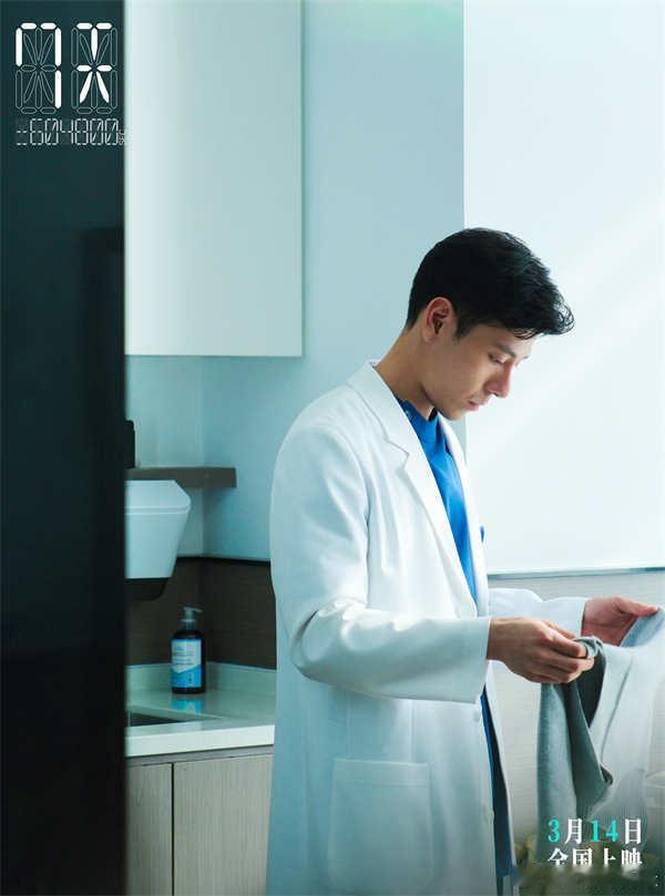 蒋奇明张艺凡新片定档  蒋奇明首部主演电影  蒋奇明张艺凡天台吻 由尹露监制，邱