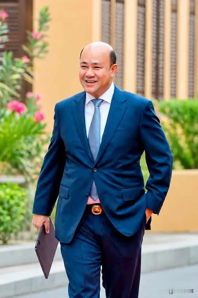 柬埔寨参议院主席洪森喜迎第二十三个孙辈成员的诞生。洪森小儿子洪玛尼与二婚妻子蔡童