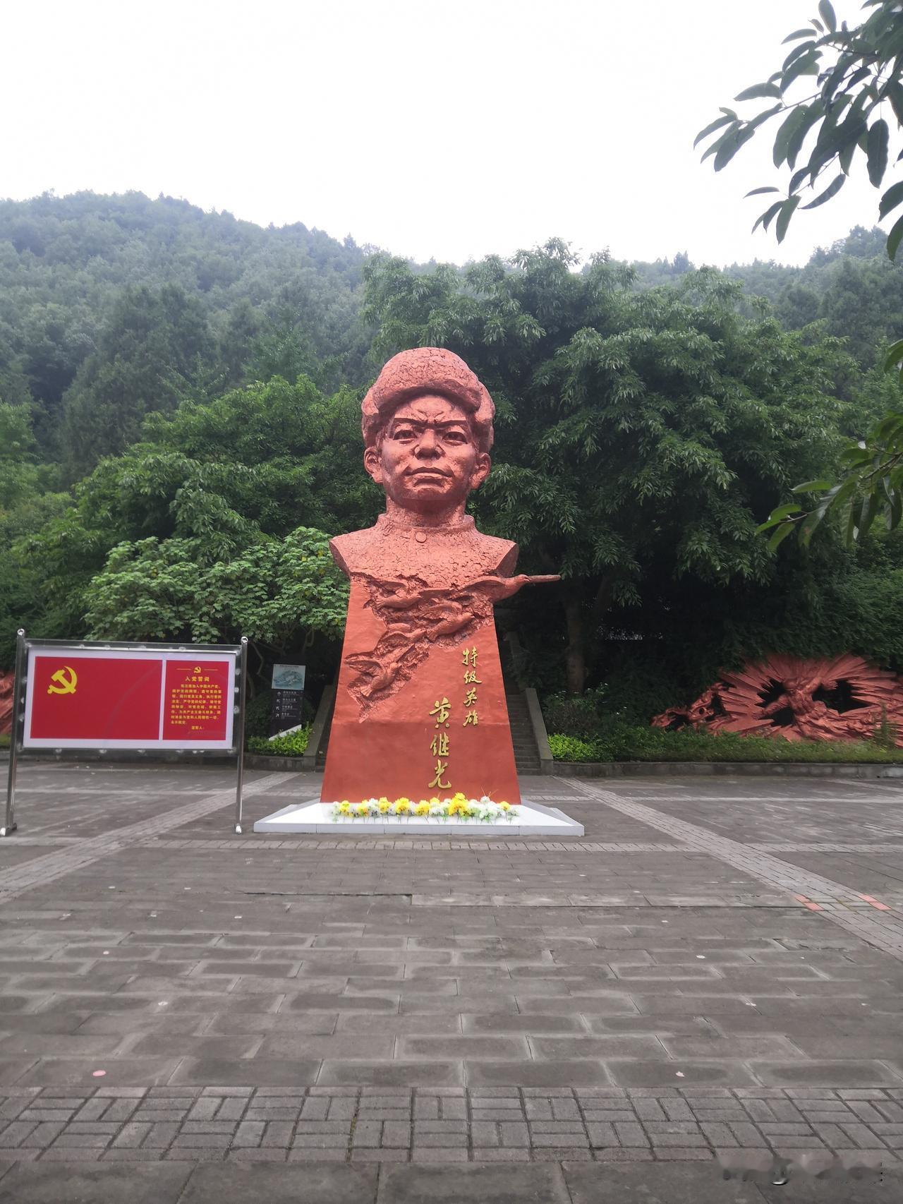 站在中江黄继光塑像前，心中满是崇敬与震撼。这里是英雄的故乡，英雄精神代代相传。