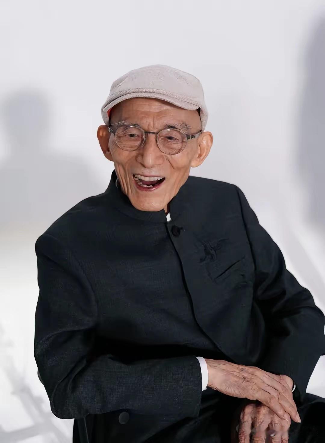 游本昌这一辈子。

今天清晨，他在北京走了，享年93岁。

女儿游思涵说，父亲没