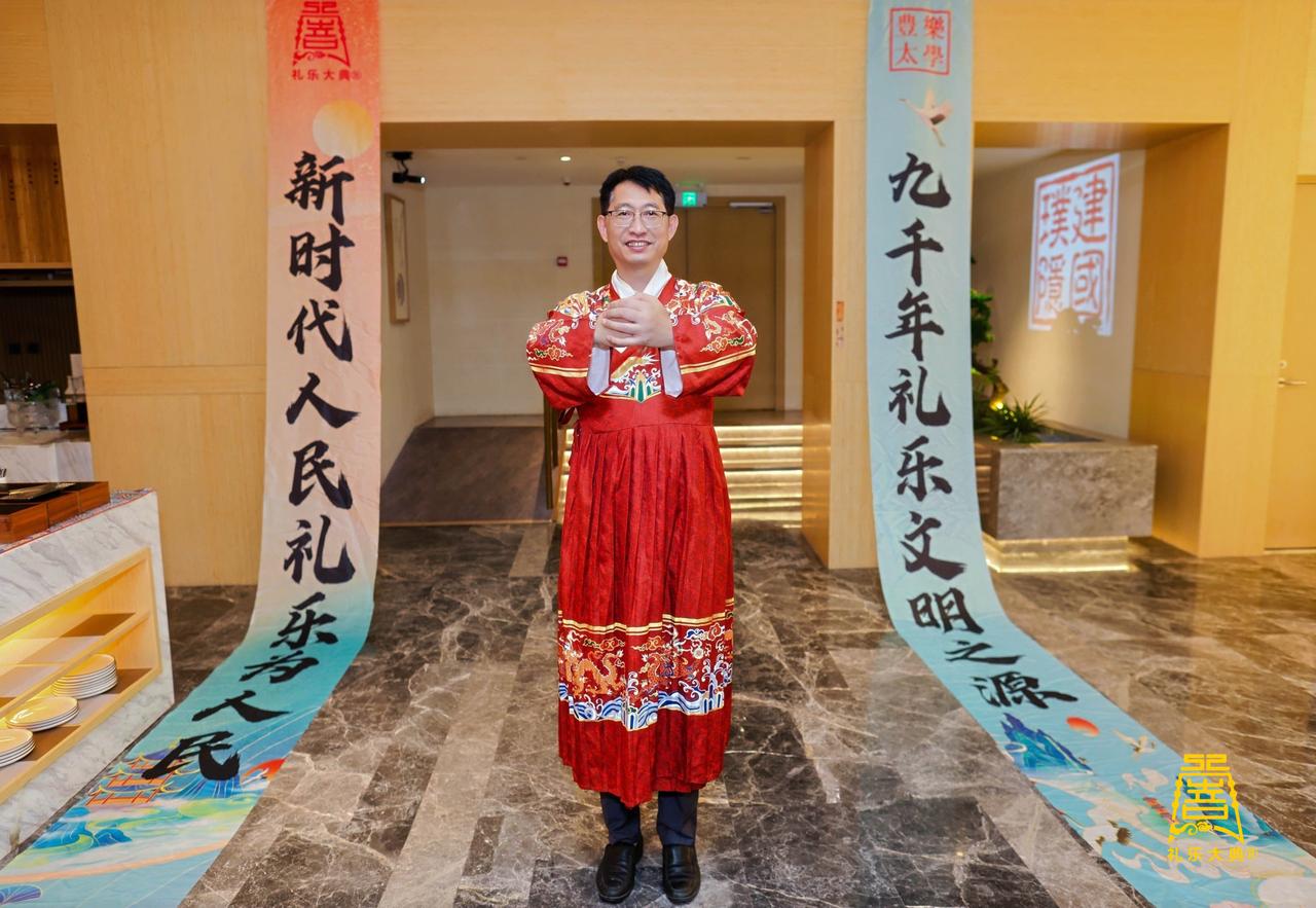 路漫漫其修远兮·吾将上下而求索！
———楚·屈原（纪念屈原诞辰2367周年）