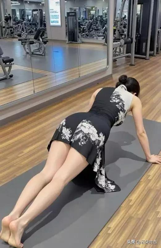 别再羡慕了！好身材真的是练出来的
 别总盯着别人的好身材流口水了，那都是一滴滴汗