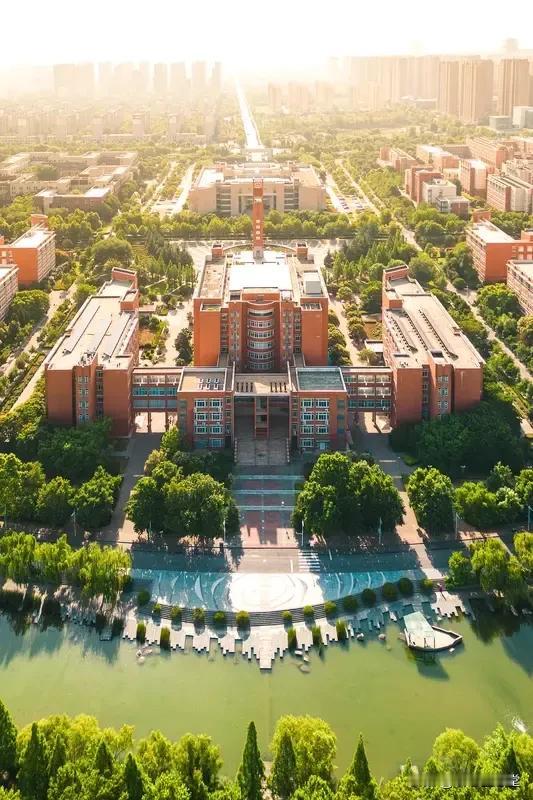 公示了，河南升级五所大学！河南本科大学 
其中：
中原工学院升级为河南电子科技大