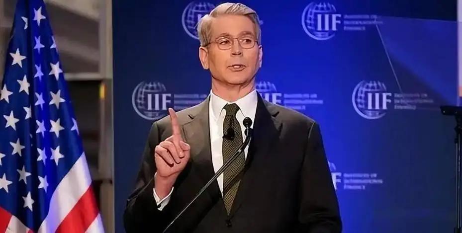 我发现，美国二把手不是副总统，也不是以前的国务卿，而是美国财长。
    不信看