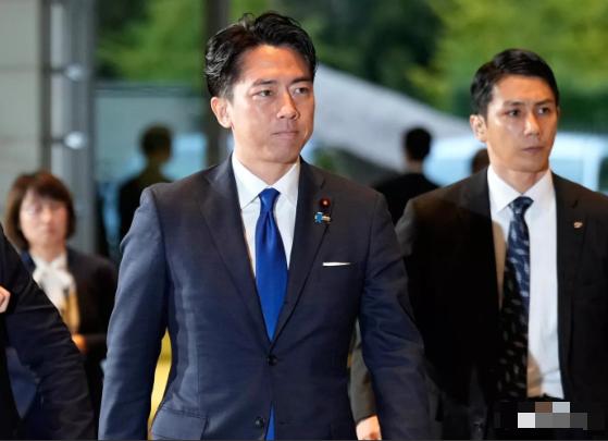 突发！日本防卫大臣“拜鬼”！
 
8月15日，又是一个让所有中国人、让所有曾经遭