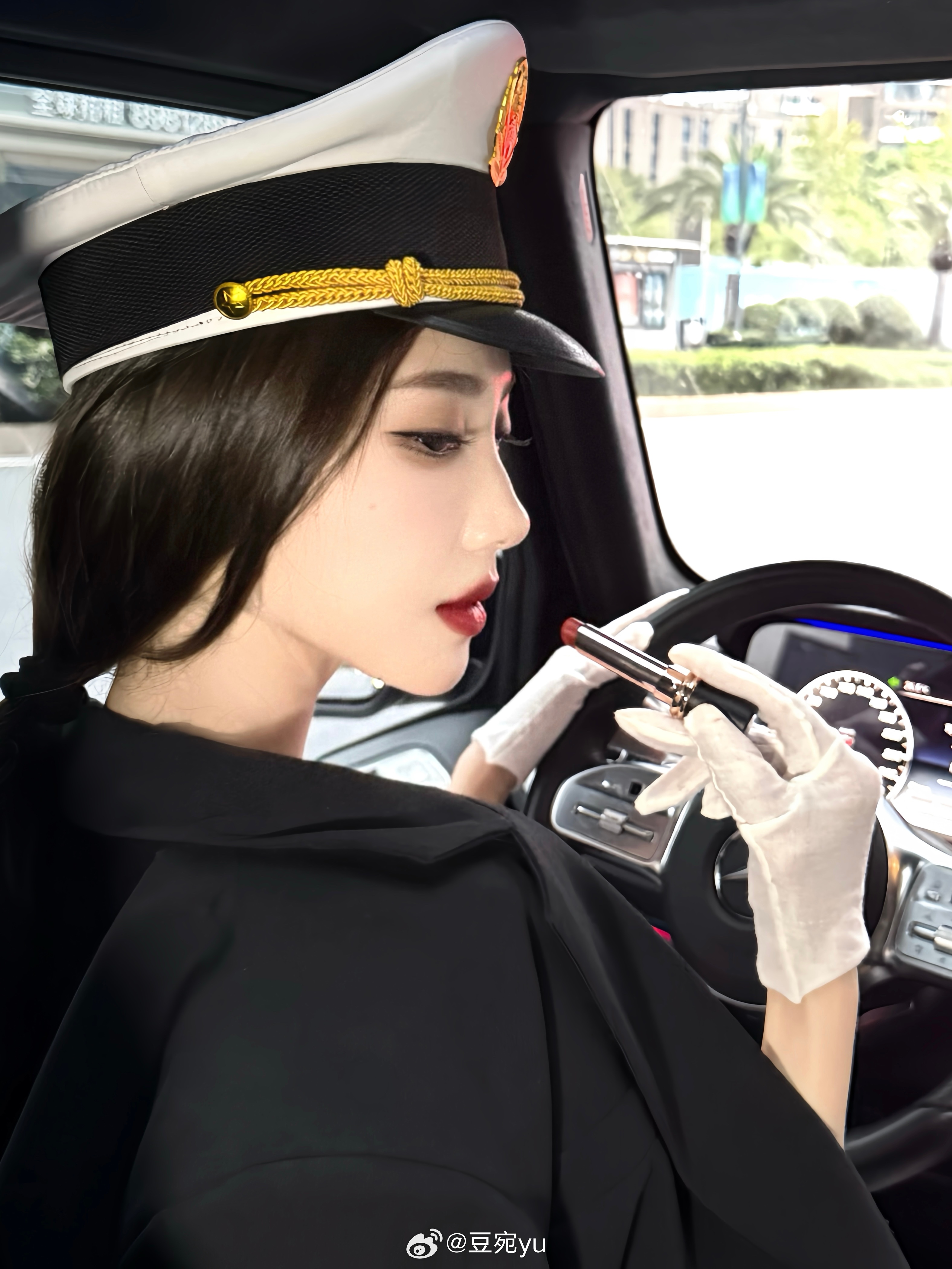 这次仿的谁呢[吃馕] ​​​