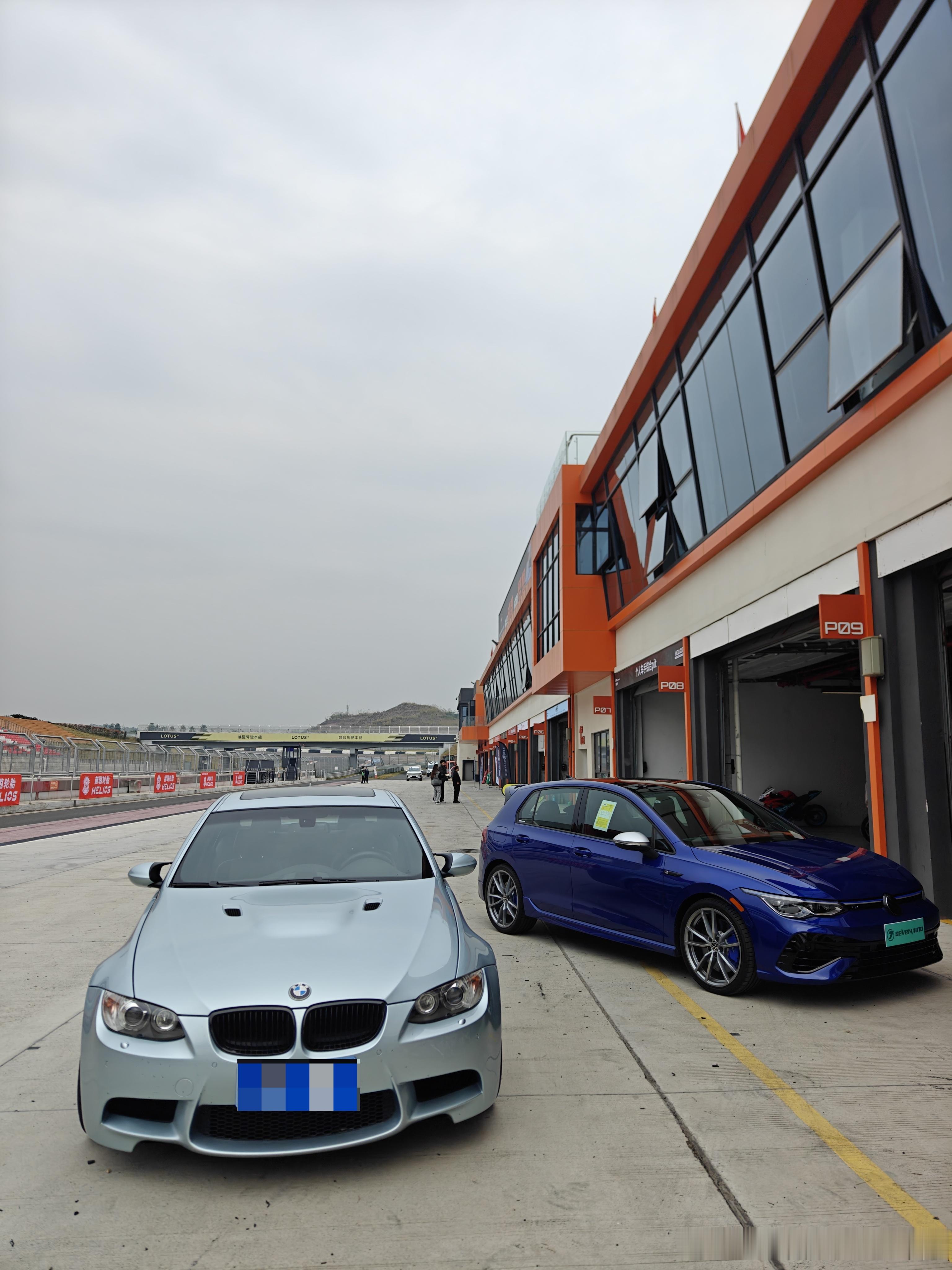 带老东西来天府赛道清清积碳，m3还是得回赛道老家啊，绵密的扭矩输出配上这个抓地不